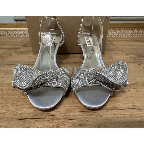 Badgley Mischka Remi Almond Toe Rhinestone Ruffle Mid Heel Sandals Size 8 NWOB - Picture 7 of 13